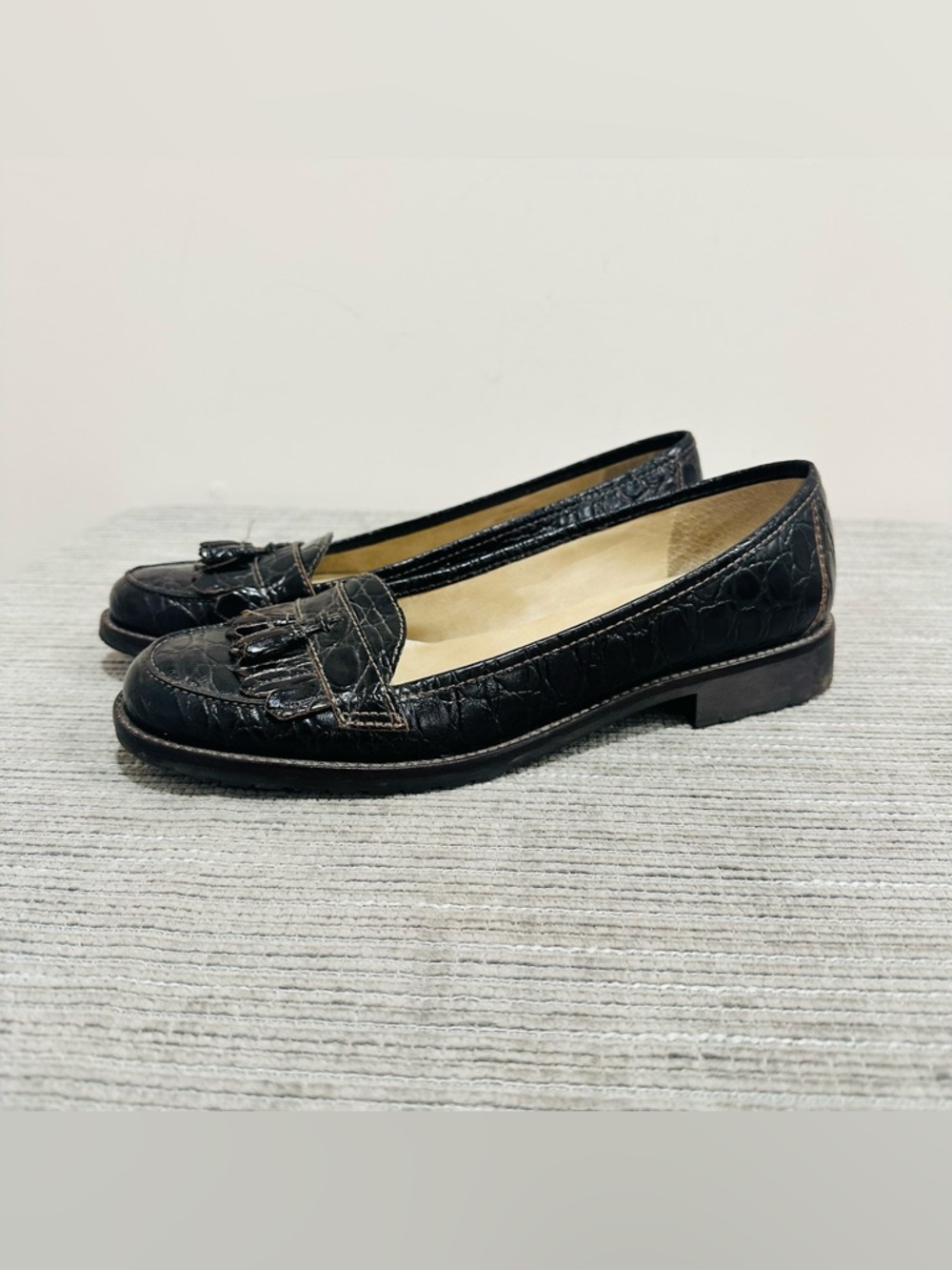 Talbots Womens Brown  Loafers Size 10B Leather With Crocodile Finish.